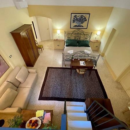 4 Balconi Rooms- Dimora Arditi B&B 莱切 外观 照片