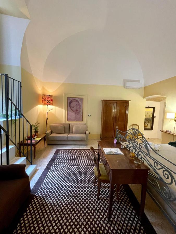 4 Balconi Rooms- Dimora Arditi B&B 莱切 外观 照片
