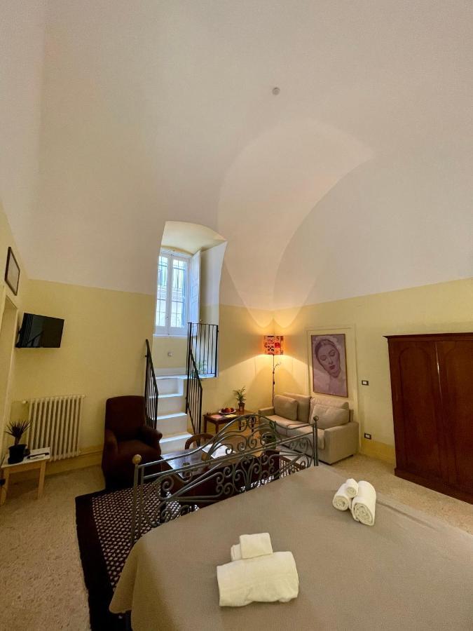 4 Balconi Rooms- Dimora Arditi B&B 莱切 外观 照片