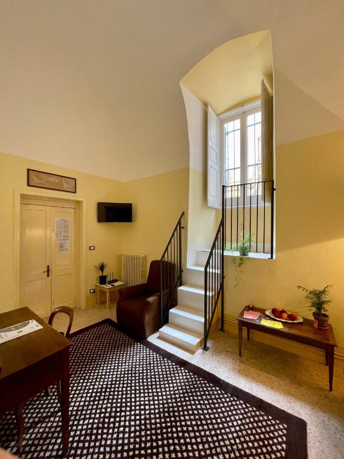 4 Balconi Rooms- Dimora Arditi B&B 莱切 外观 照片