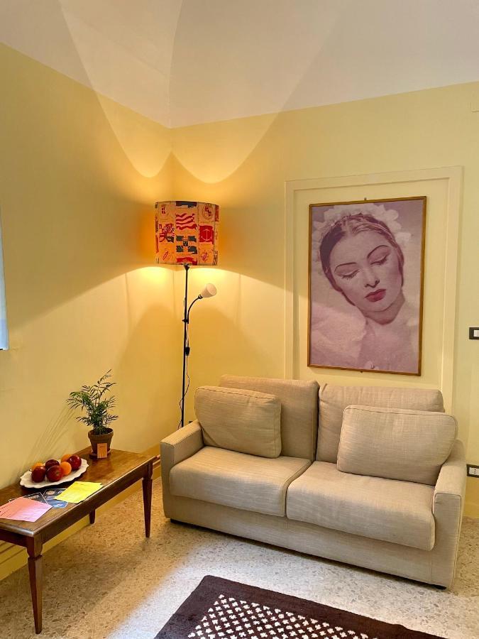 4 Balconi Rooms- Dimora Arditi B&B 莱切 外观 照片
