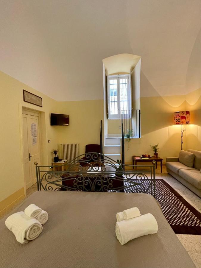 4 Balconi Rooms- Dimora Arditi B&B 莱切 外观 照片