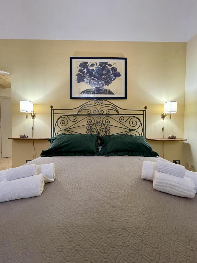 4 Balconi Rooms- Dimora Arditi B&B 莱切 外观 照片