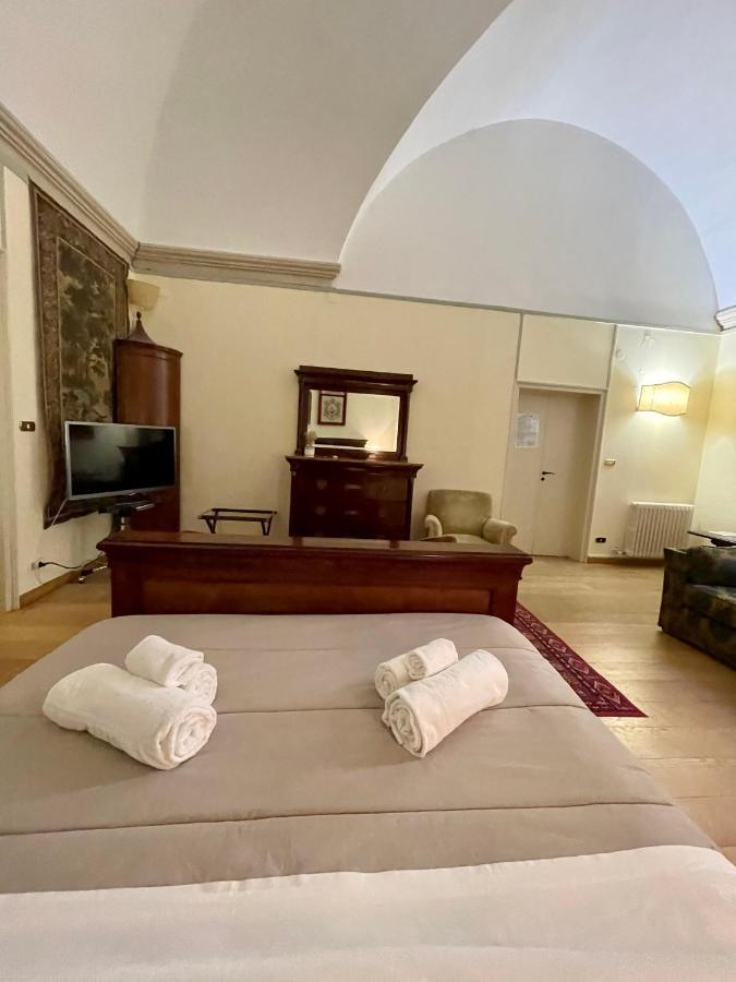 4 Balconi Rooms- Dimora Arditi B&B 莱切 外观 照片