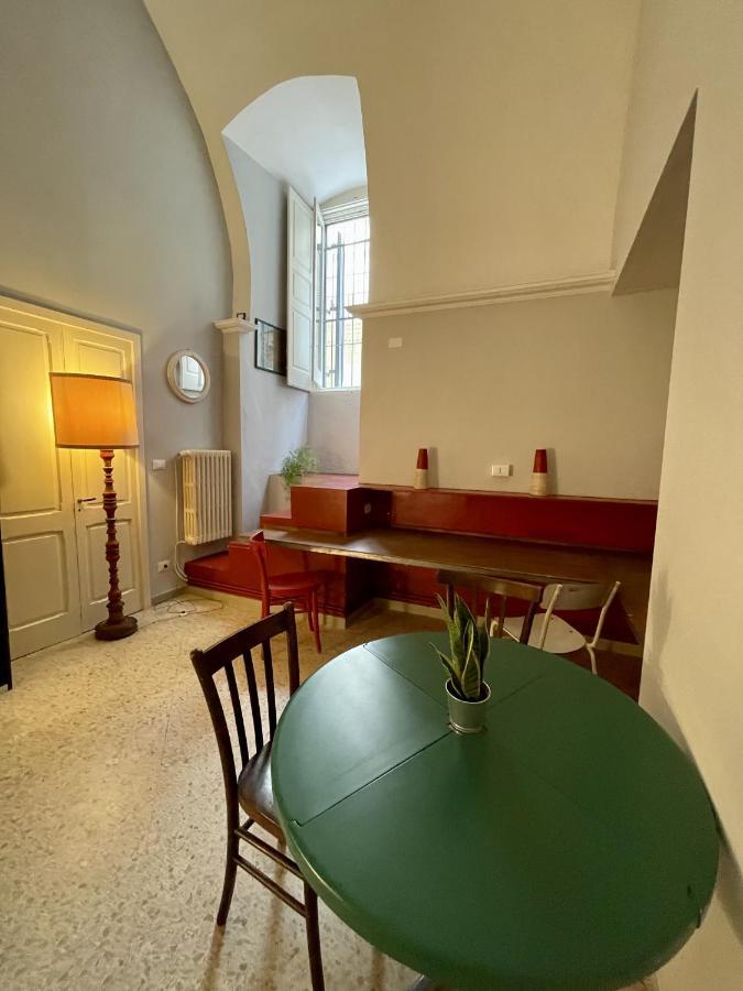 4 Balconi Rooms- Dimora Arditi B&B 莱切 外观 照片