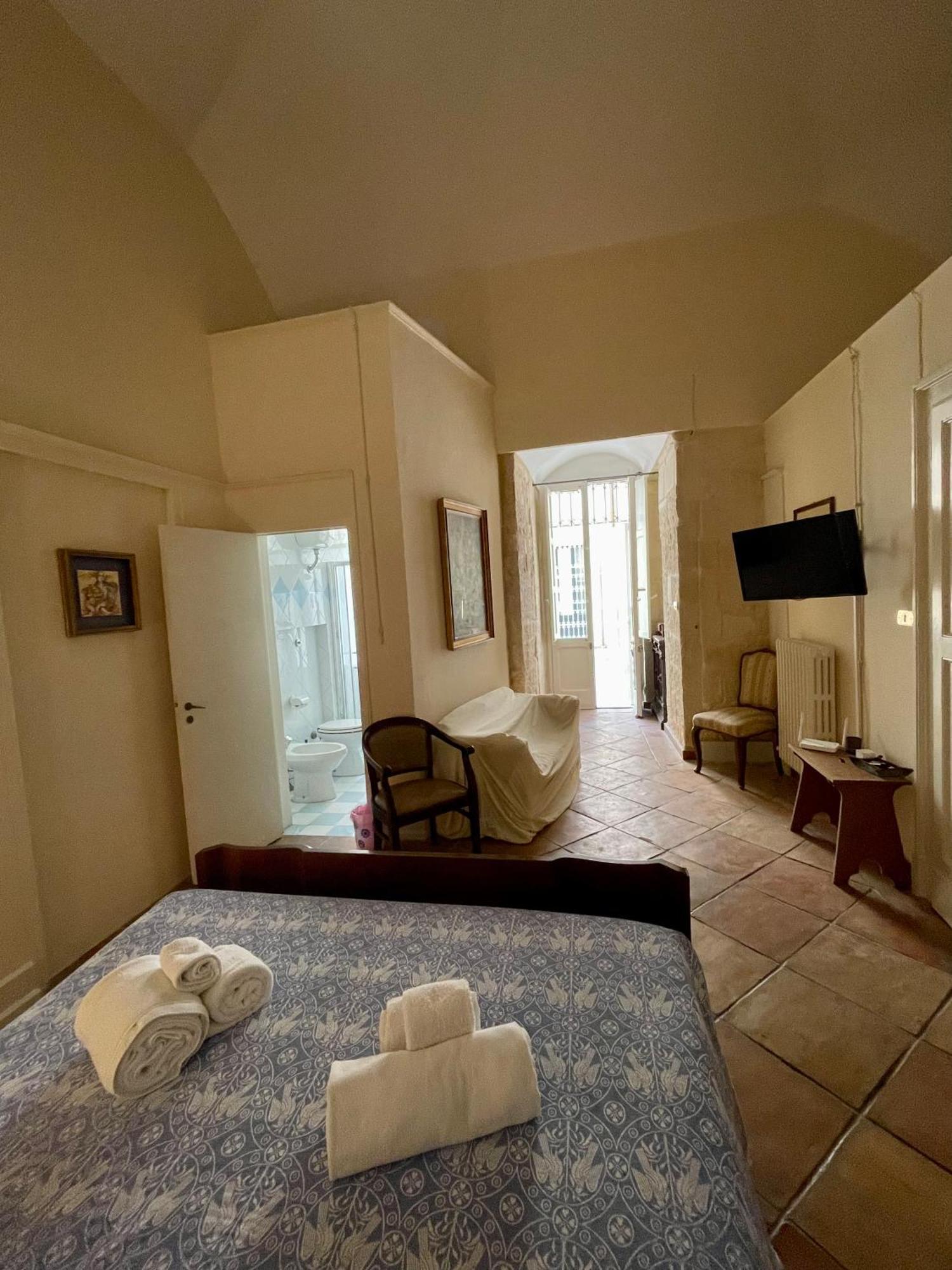 4 Balconi Rooms- Dimora Arditi B&B 莱切 外观 照片