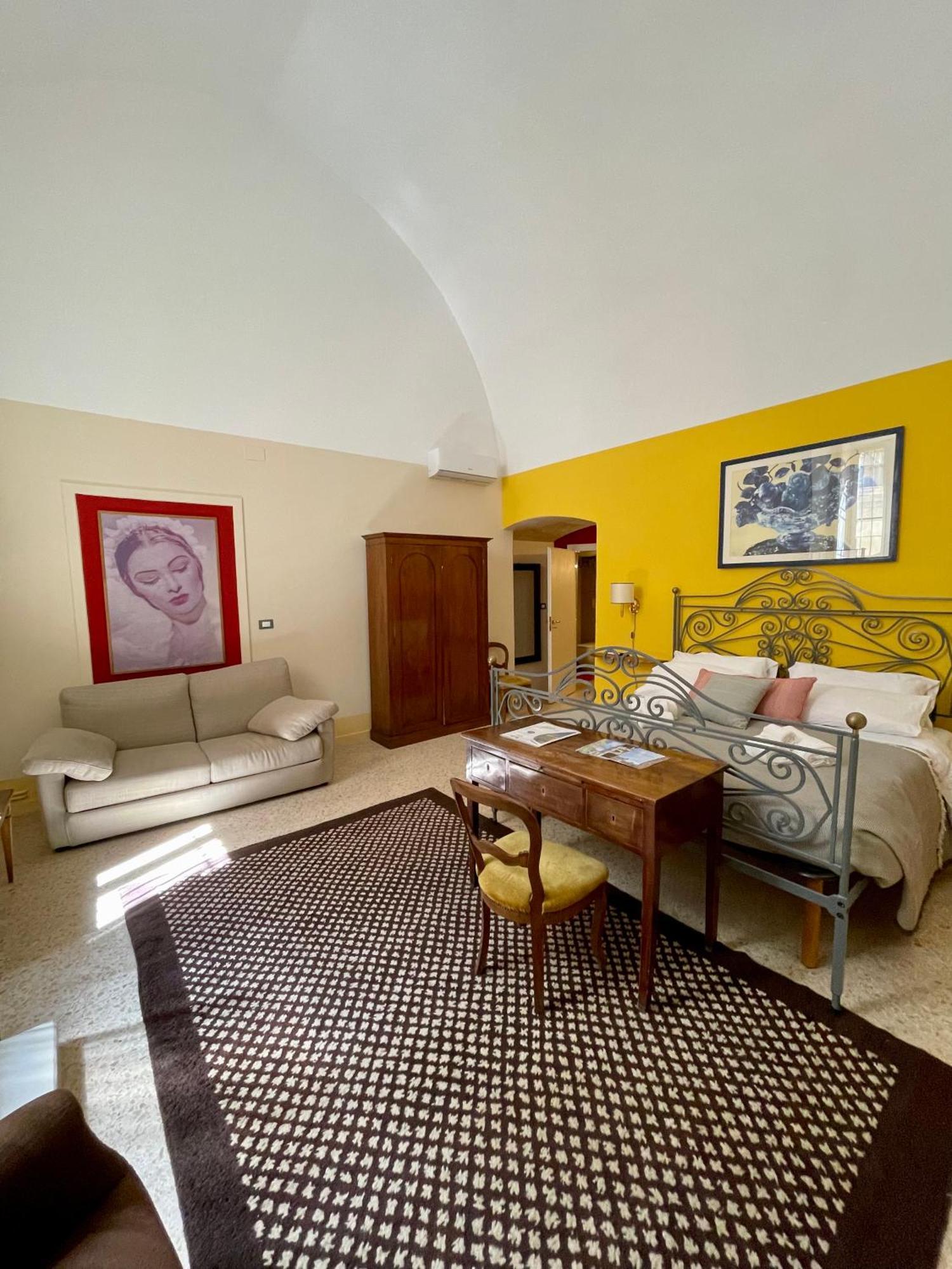 4 Balconi Rooms- Dimora Arditi B&B 莱切 外观 照片