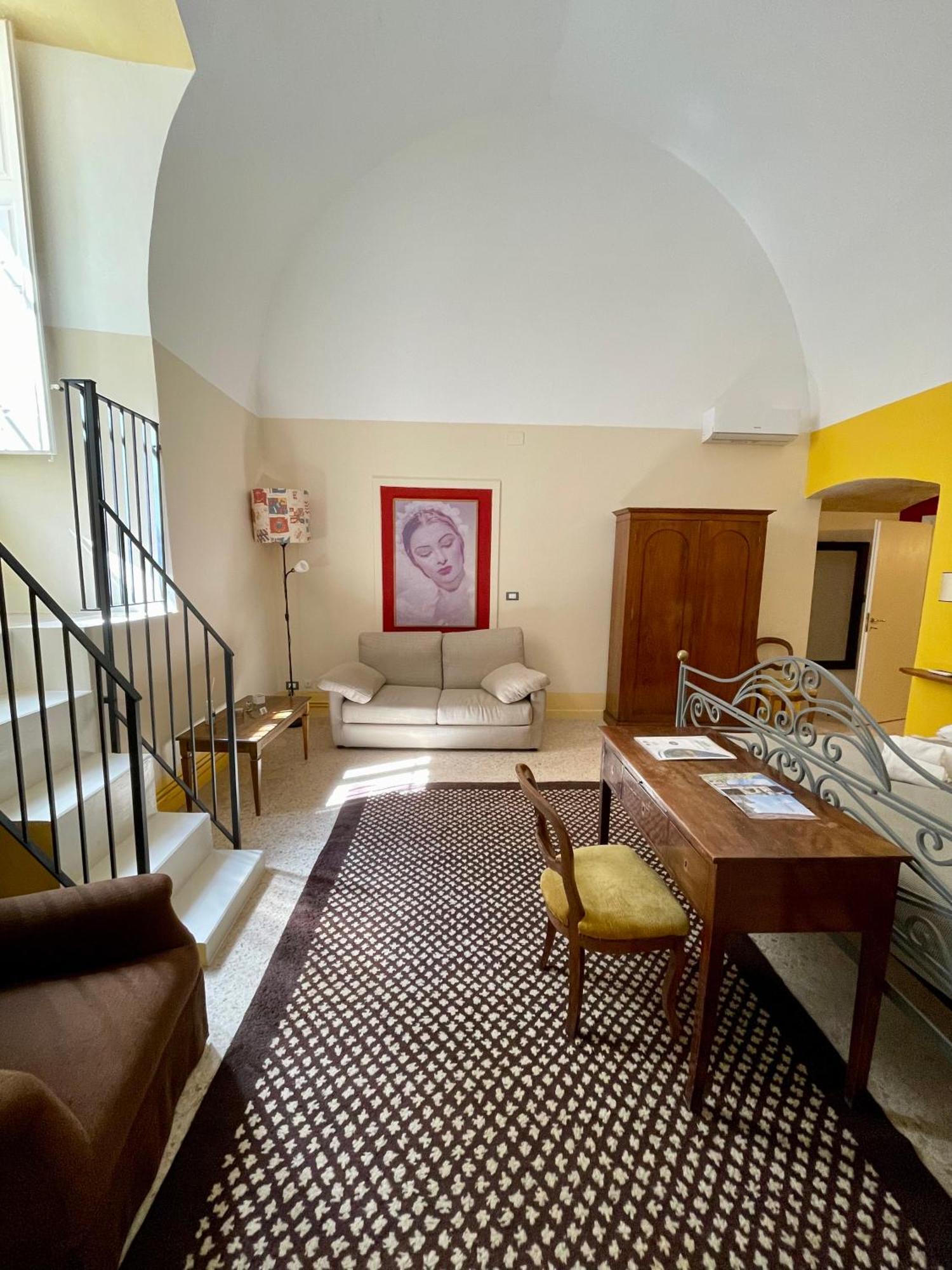 4 Balconi Rooms- Dimora Arditi B&B 莱切 外观 照片